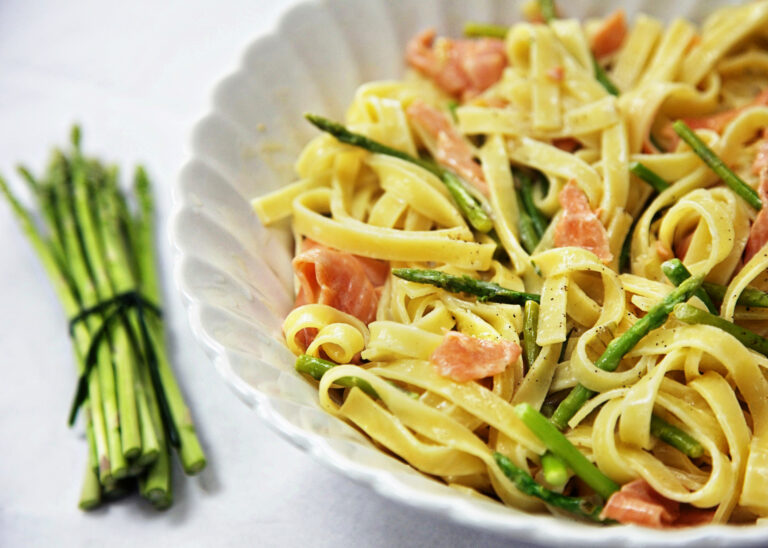 pasta-with-asparagus-and-smoked-salmon_7519A